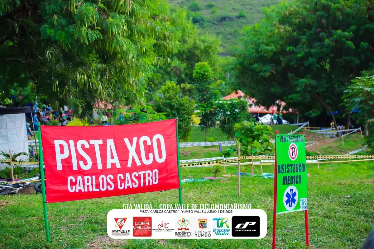 Valla de la Pista XCO Carlos Castro de Yumbo en día de competencia