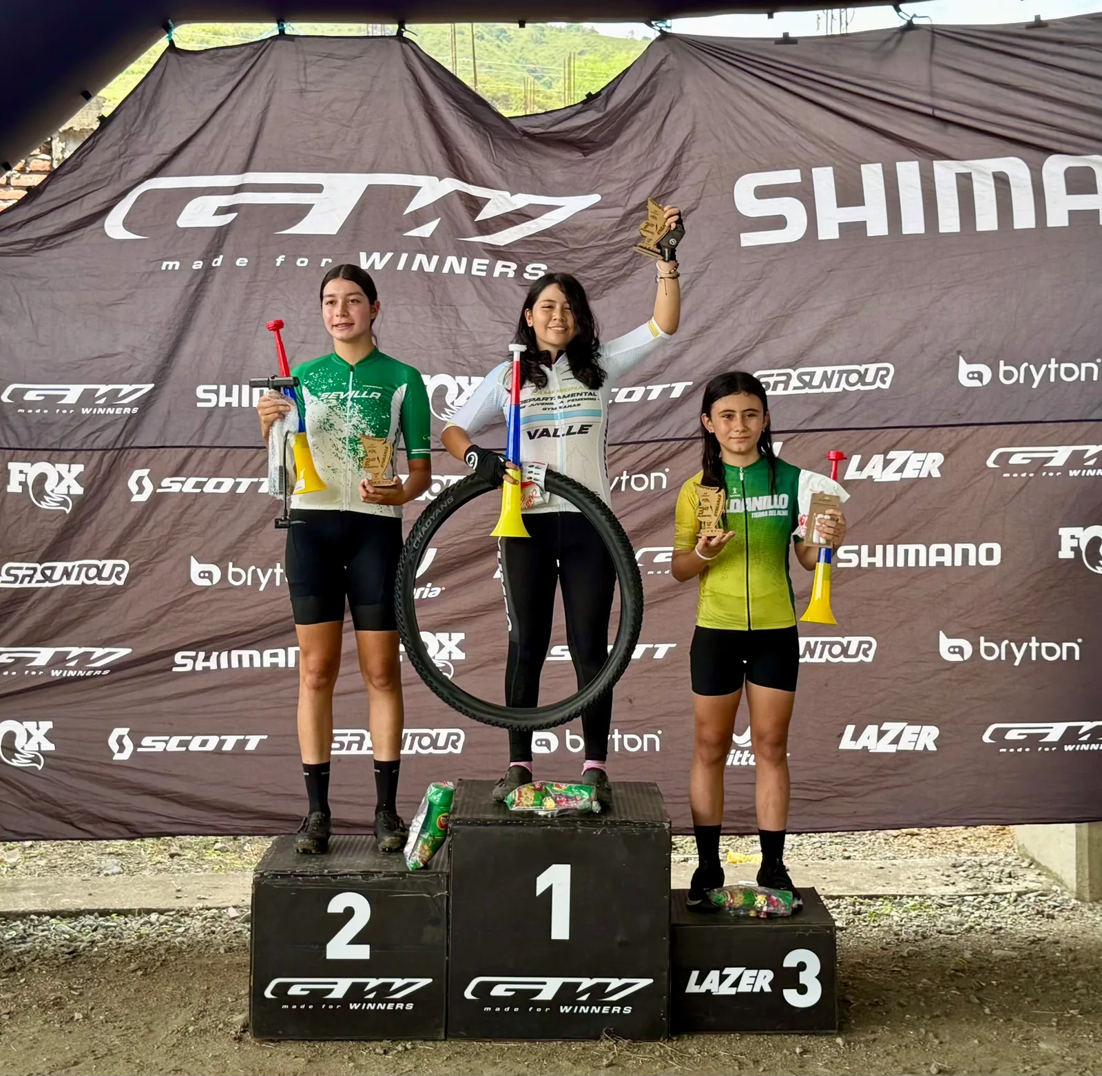 Isabel Quiñones en lo más alto del podio de Gymkanas Prejuvenil A Femenina del primer día