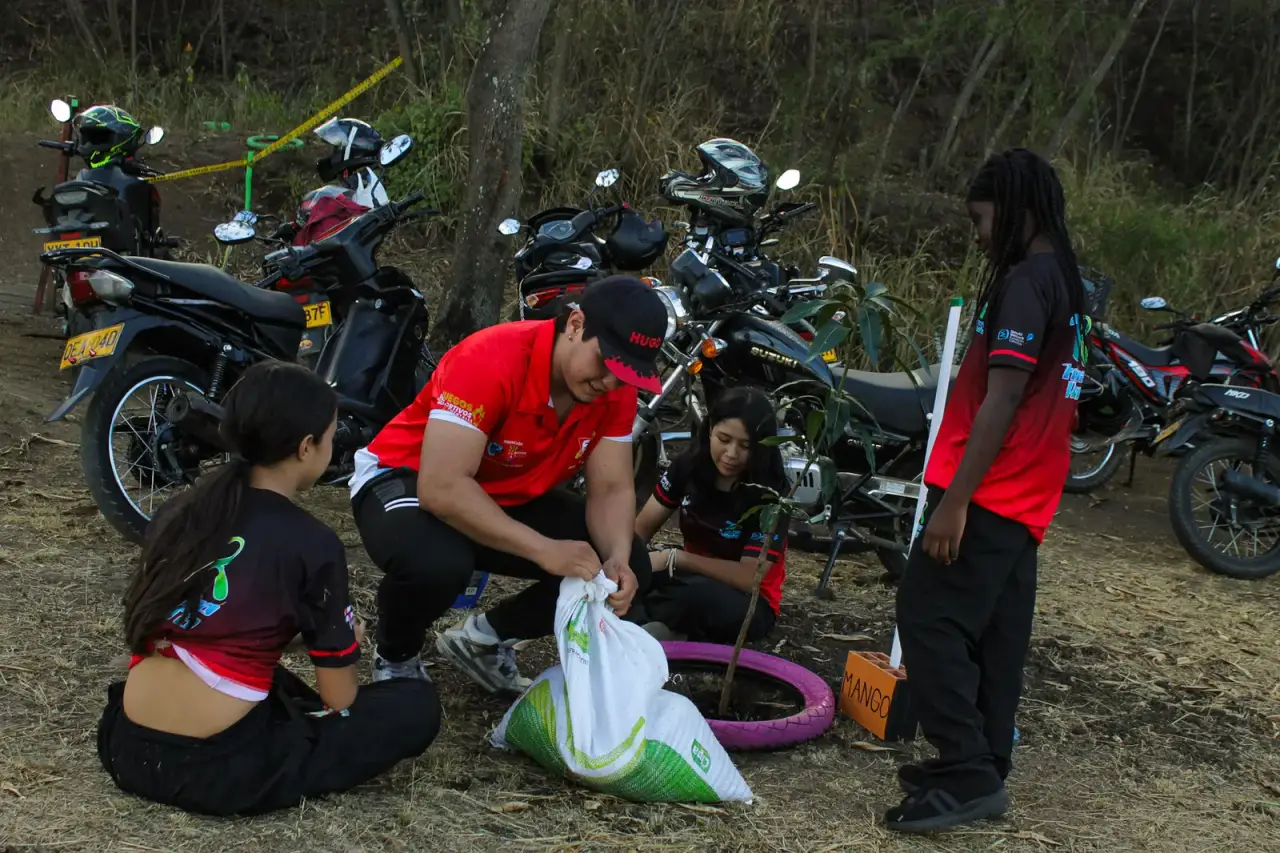 Sembratón en el Pump Track: Trocha y Ruta celebra el Día de la Tierra con 23 árboles — foto 7 de 16