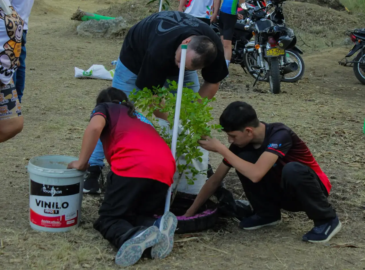 Sembratón en el Pump Track: Trocha y Ruta celebra el Día de la Tierra con 23 árboles — foto 10 de 16